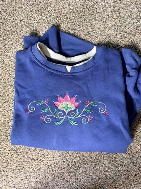 Vintage 90s Y2K Pembrook Blue Floral-Embroidered Crewneck Sweatshirt